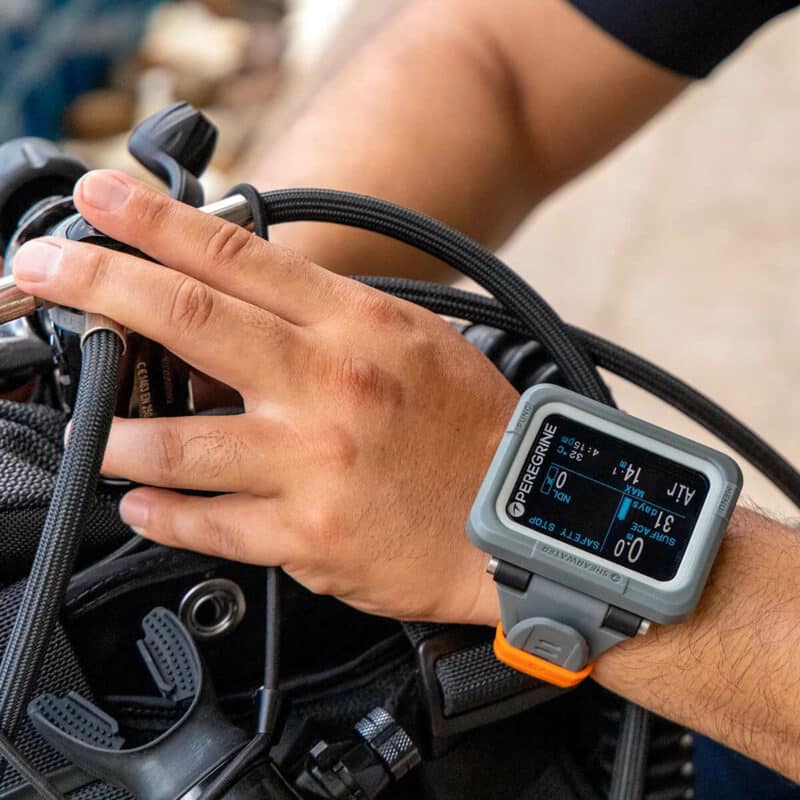 Immersione con il Shearwater Peregrine Dark Edition